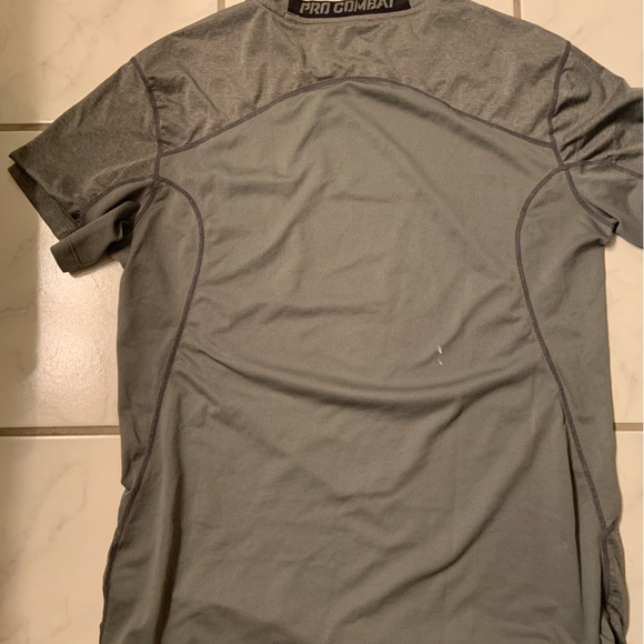 Nike Pro Combat Shirt. Large. Fitted. - Picture 5 of 7